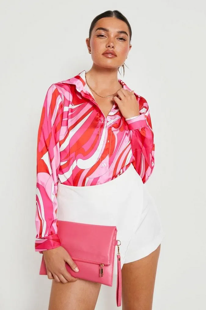 Folded oversized clutch in pink